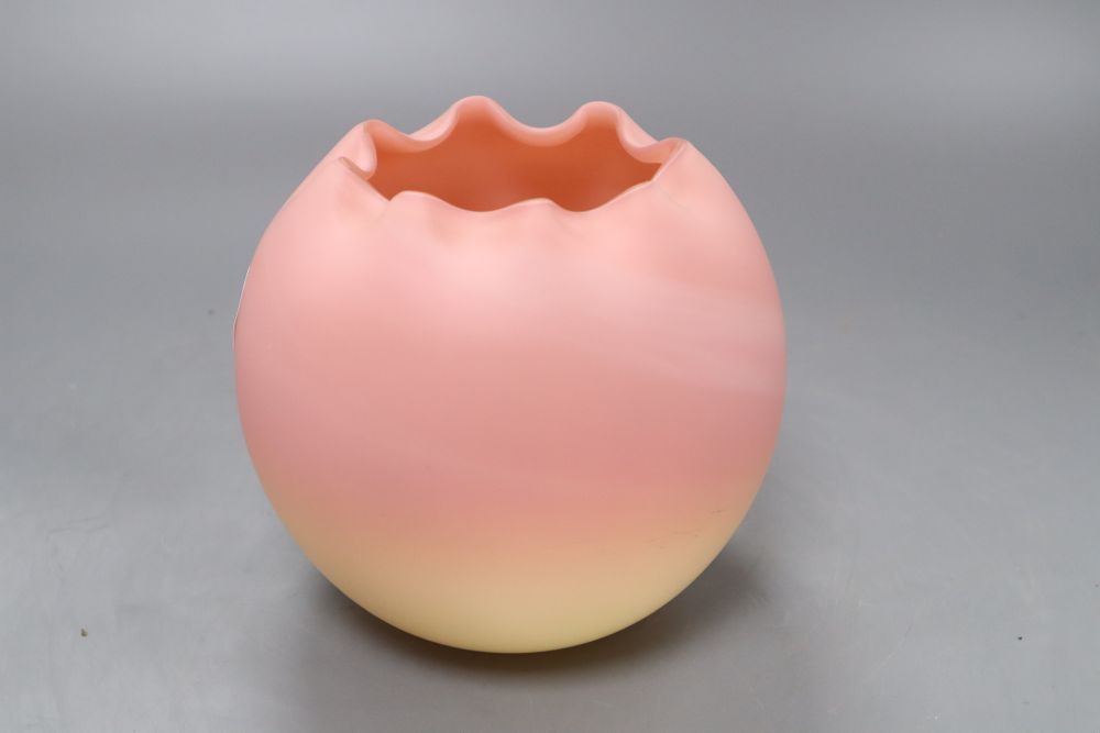 A peach bloom glass vase, height 15cm